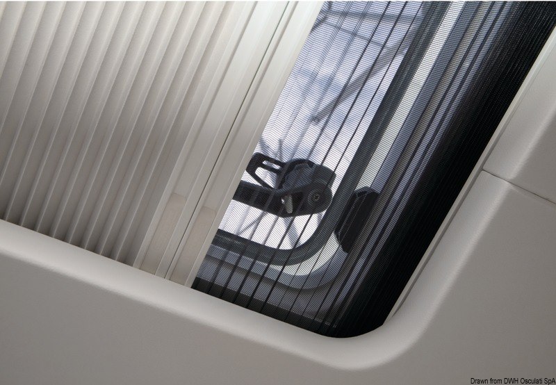Tenda oscurante e zanzariera a plissé DOMETIC Skyscreen Pleated – installate in superficie