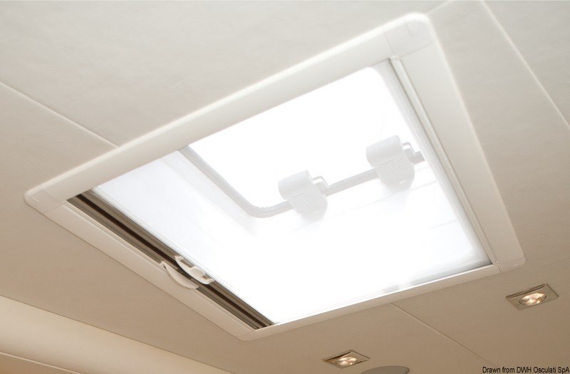 Tenda oscurante e zanzariera avvolgibili DOMETIC Skyscreen Roller Recessed – installate incassate e a filo celino