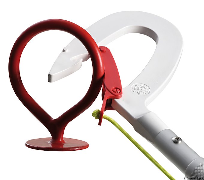 Gancio d'accosto telescopico per ormeggio alle boe 